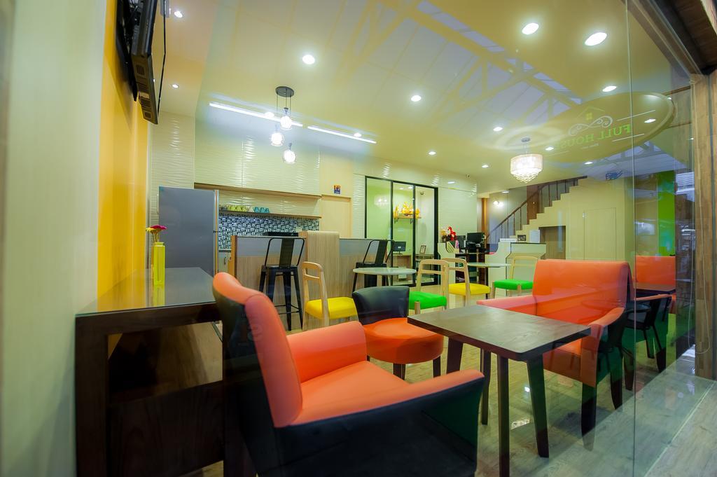 Full House Hotel Bangkok Bagian luar foto