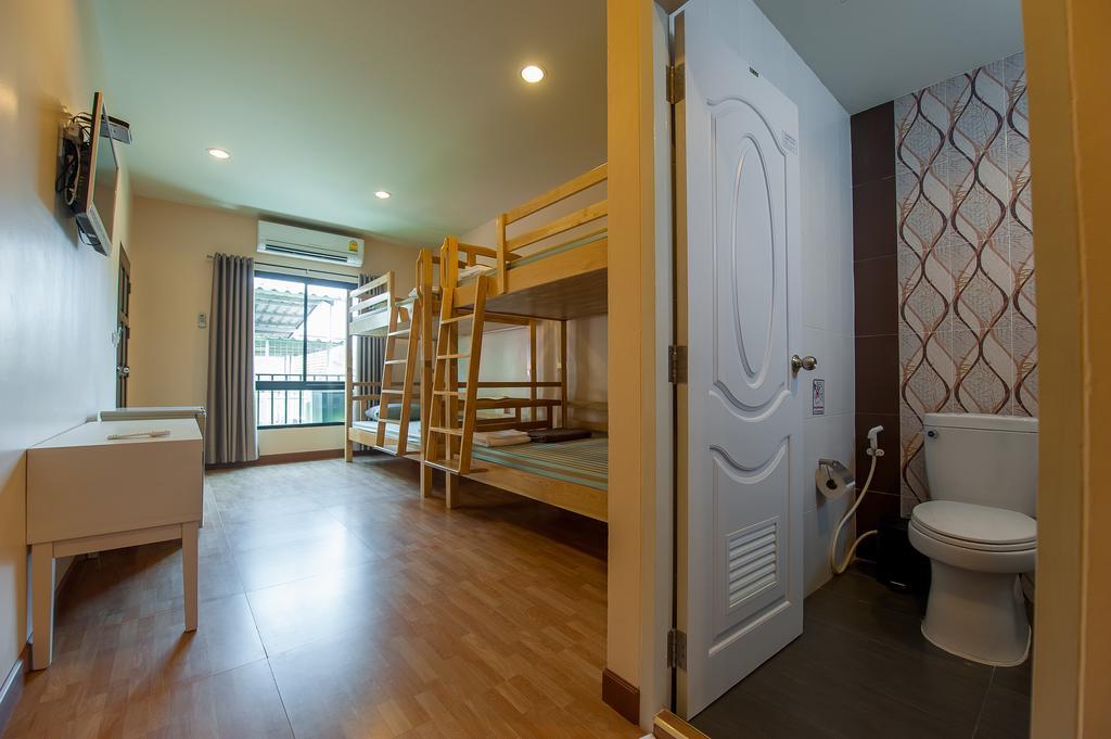 Full House Hotel Bangkok Bagian luar foto