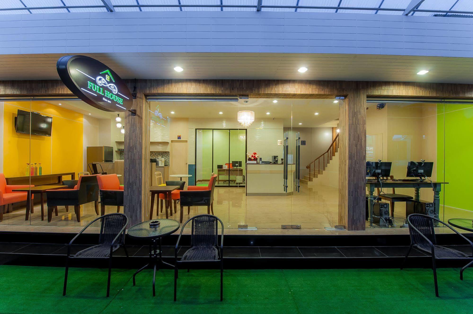 Full House Hotel Bangkok Bagian luar foto